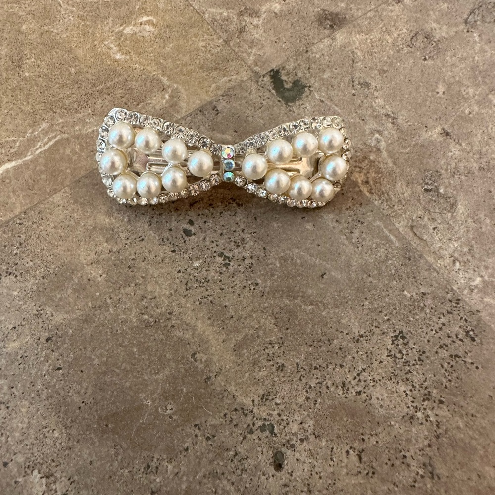 Charming Charlie’s Pearl Bow Barrette NC